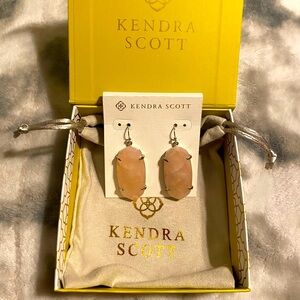 Kendra Scott Elle Pink natural earrings NWT